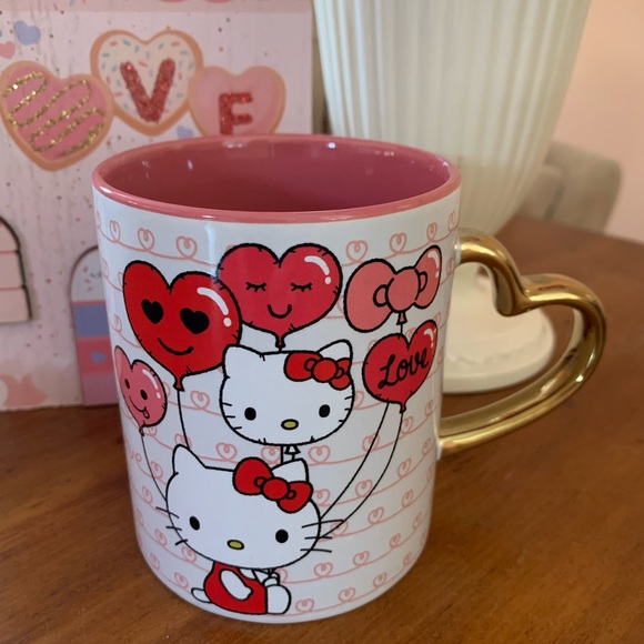 🎉Host Pick🎉New Hello Kitty Love Mug with Gold Handle Valentines Hearts Bows❤️ - Picture 1 of 11